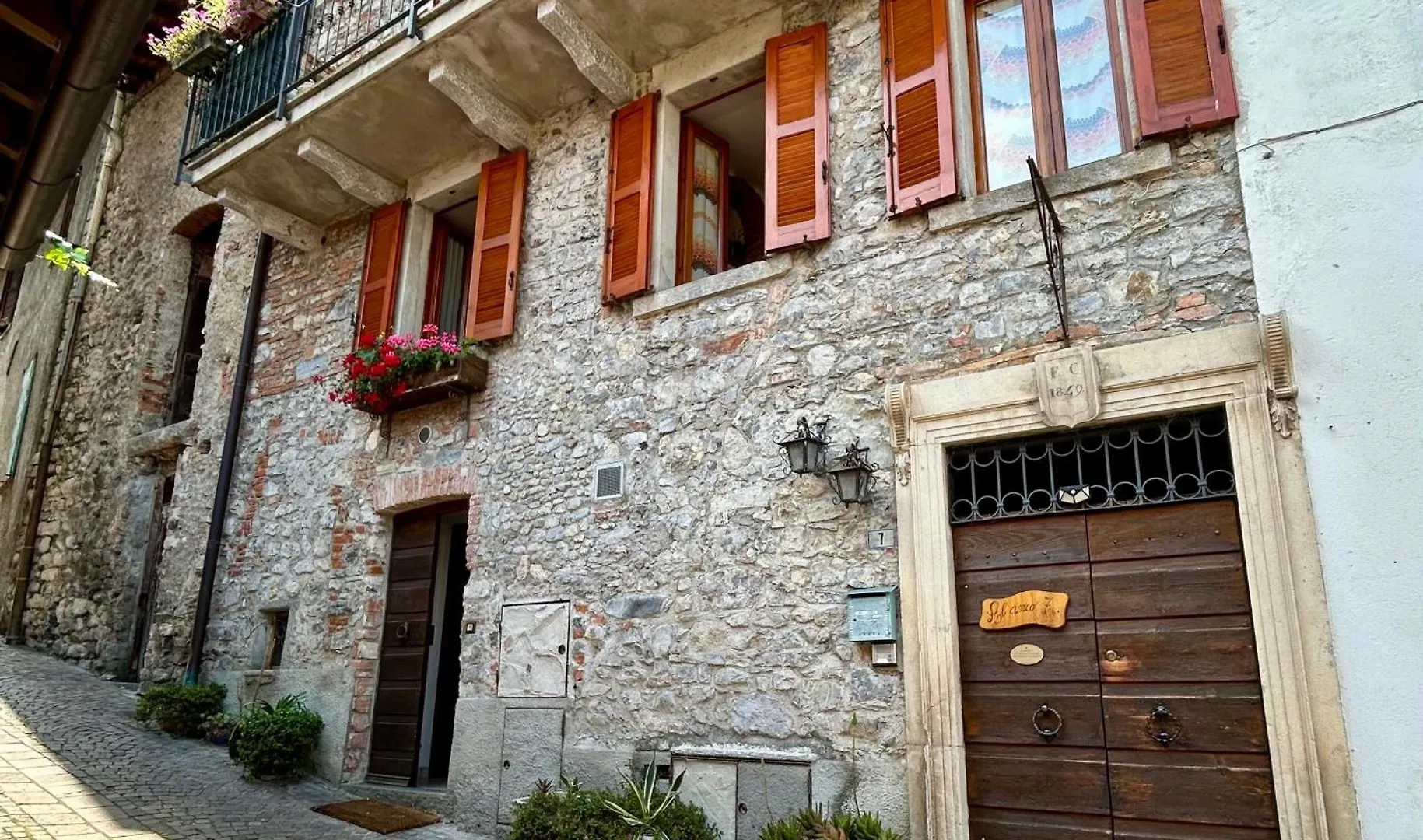Al Civico 7 Relax A Due Passi Dal Lago Di Como Oliveto Lario Vakantiehuis